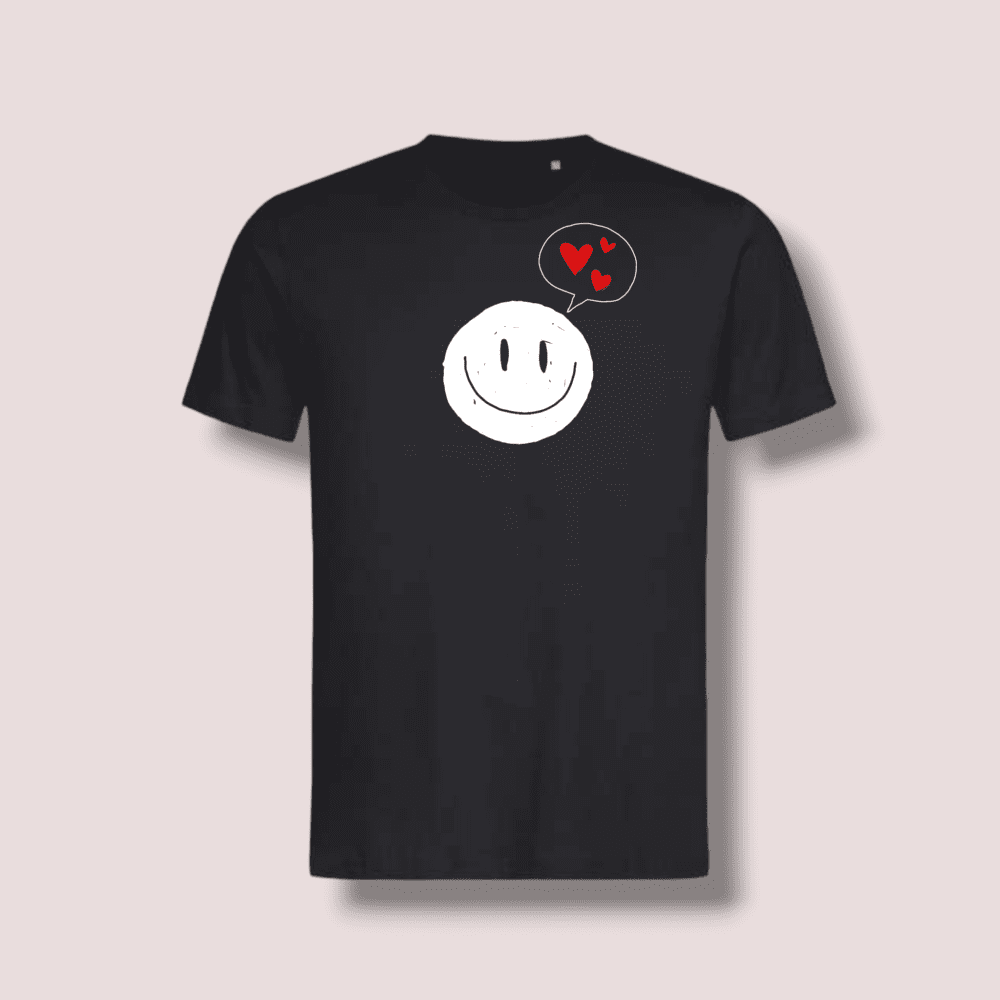juodi marškinėliai veidukas su šypsena ir mintis širdis