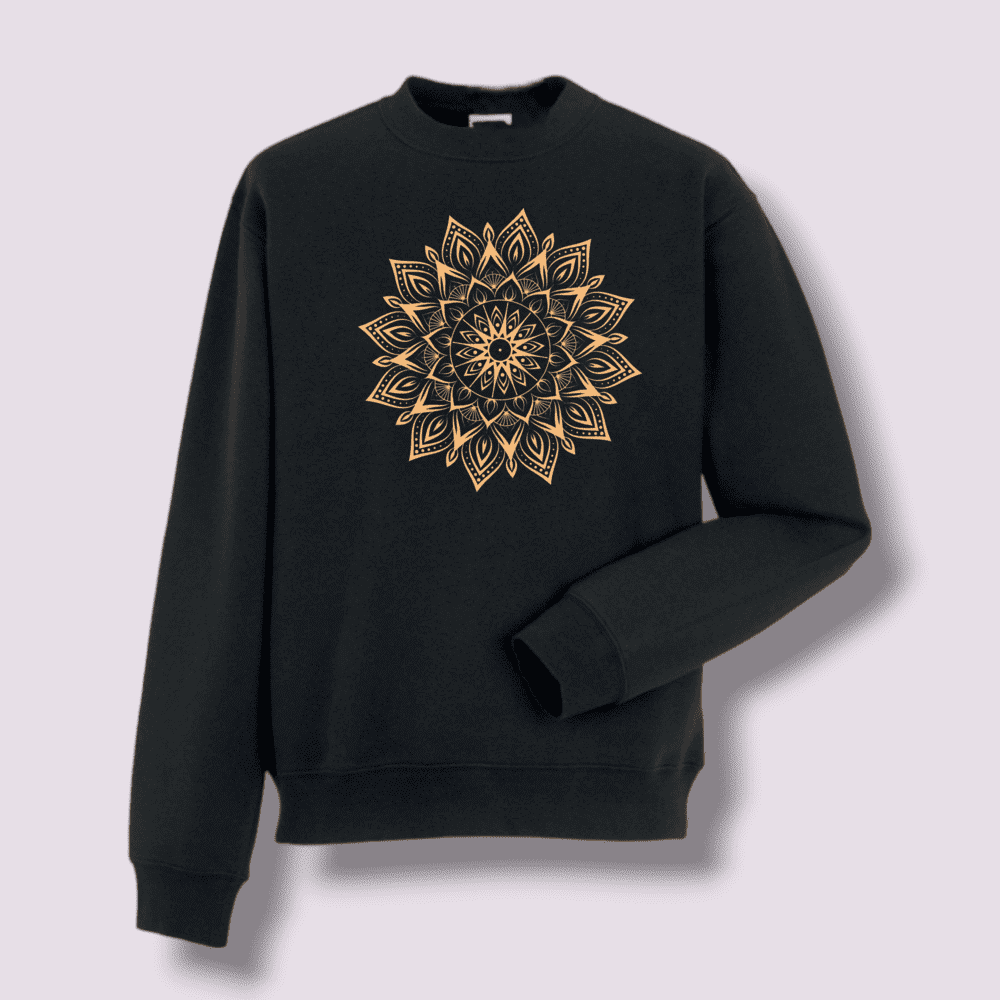 juodas bliuzonas piešinys su mandala